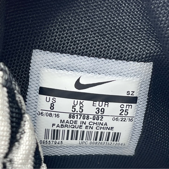 Nike Women’s Roshe Two Hi Flyknit Sneakers - Picture 7 of 8